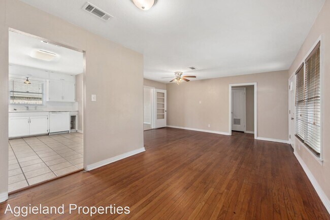 Photo - 2 br, 1 bath House - 3801 Ridgewood