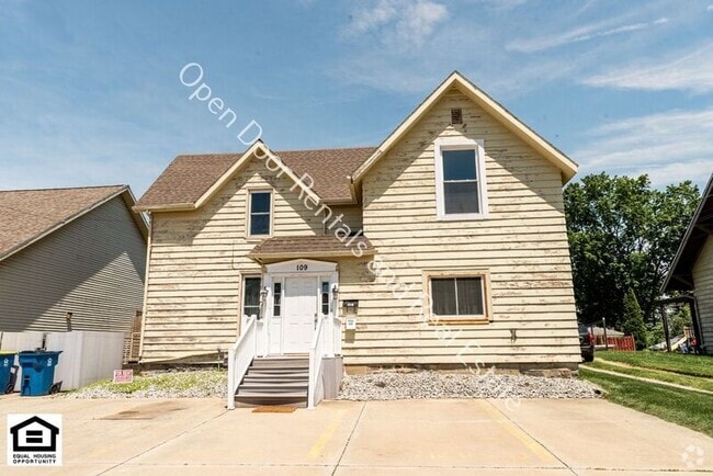 Building Photo - 109 1/2 E Broad St Rental