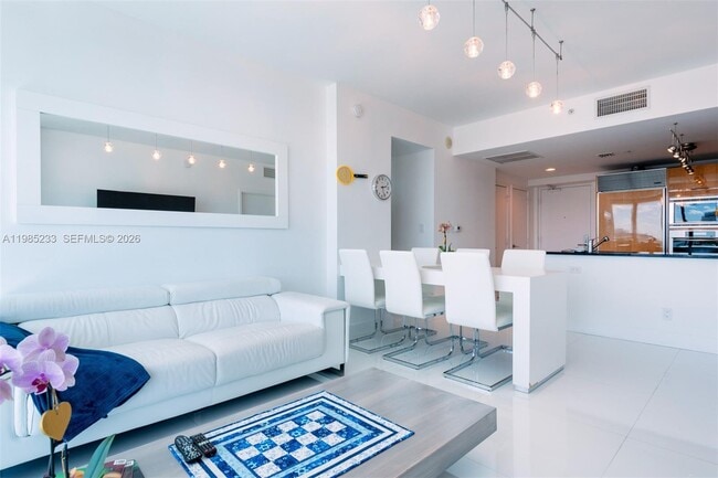 Building Photo - 6799 Collins Ave Unit 906