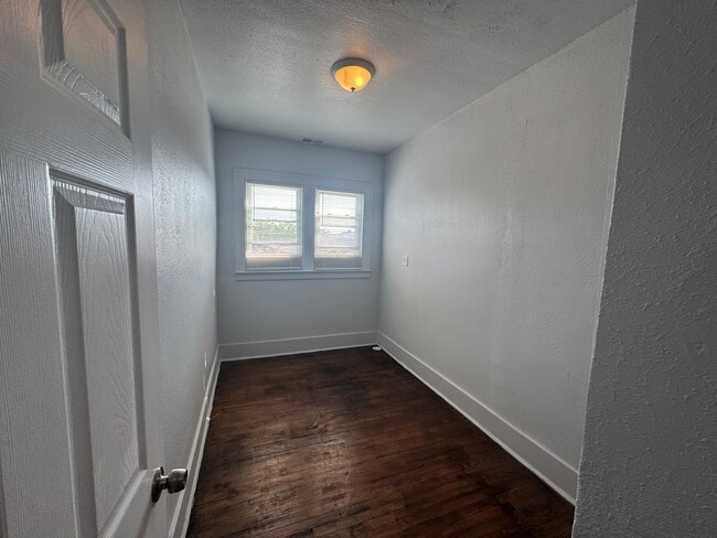 Photo - 3724 Wager Ave Unit 3 (3726 A1) UP Right