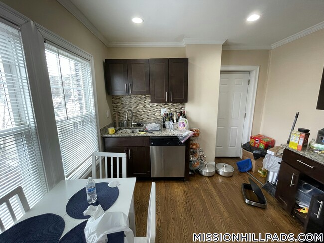 Building Photo - 2971 Washington St Rental