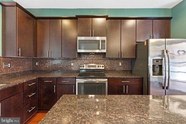 Photo - 4500 Fait Ave