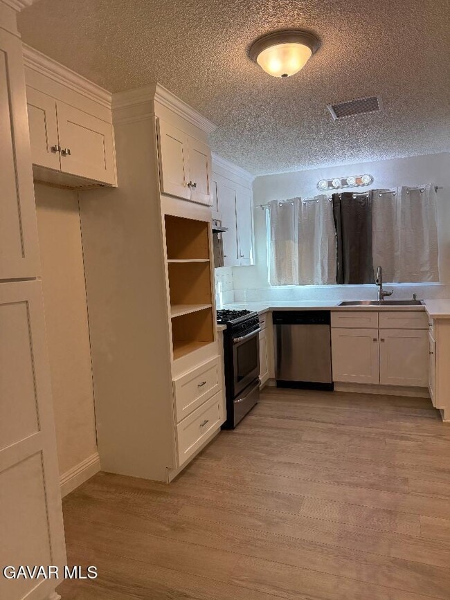 Photo - 45303 Lorimer Ave