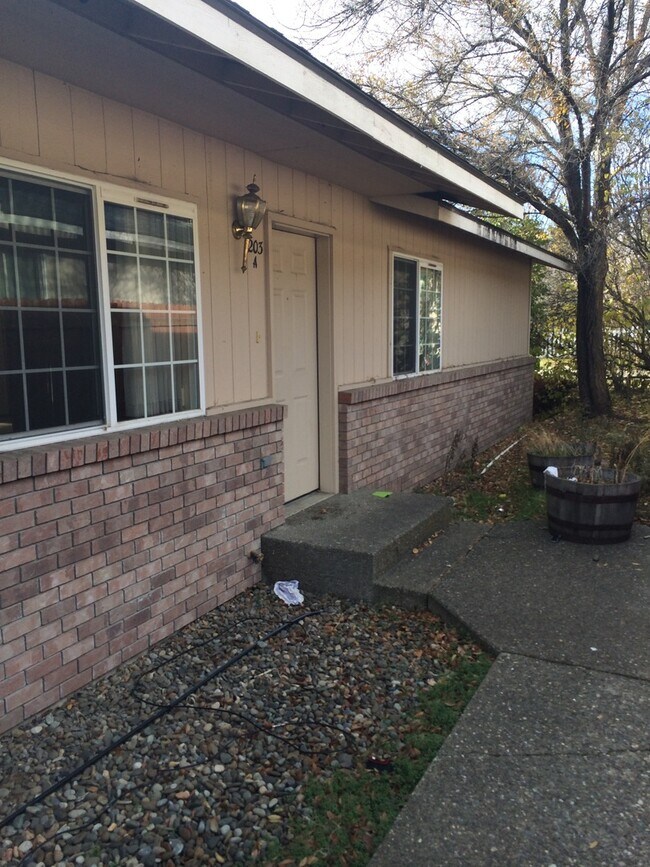 Photo - 203 S Maple St Apartamento Unidad A