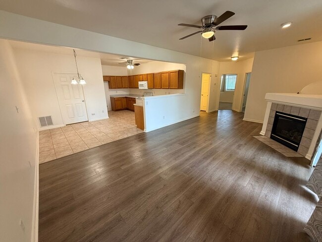 Photo - Updated 2-Bedroom Condo with Attached Garage and Pool Access Unidad 603