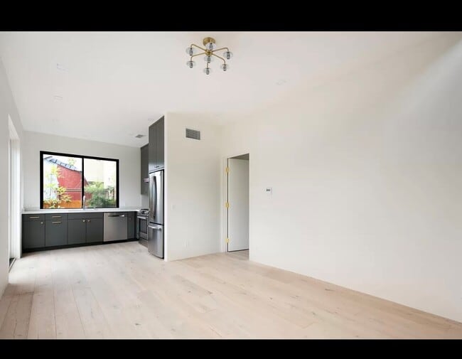 Photo - 633 Palms Blvd