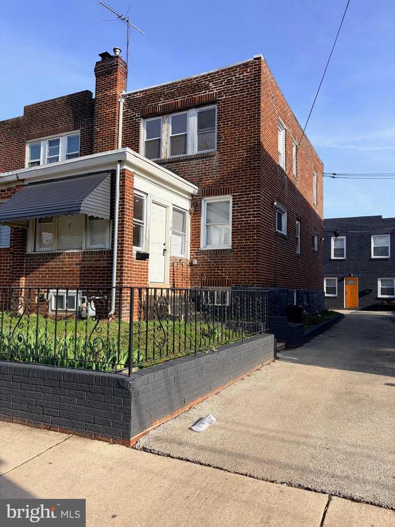 Photo - 220 N 9th St