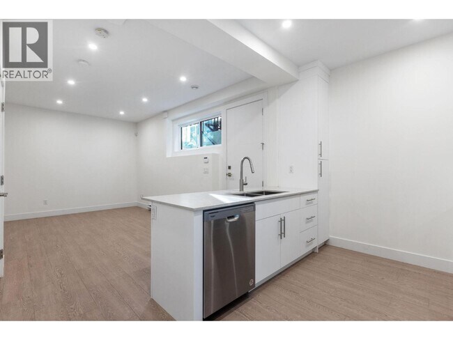 Photo - 2644 Chesterfield Ave