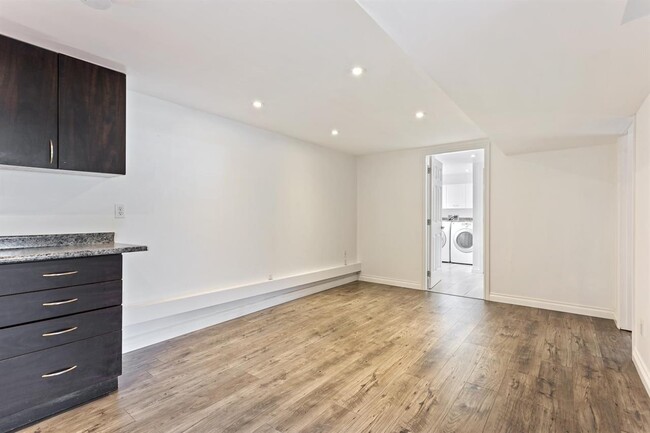 Building Photo - 10245 Wedgewood Dr