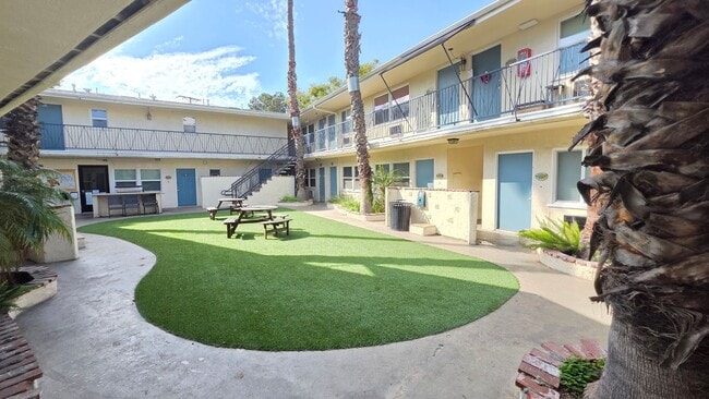2021 W Olive Ave