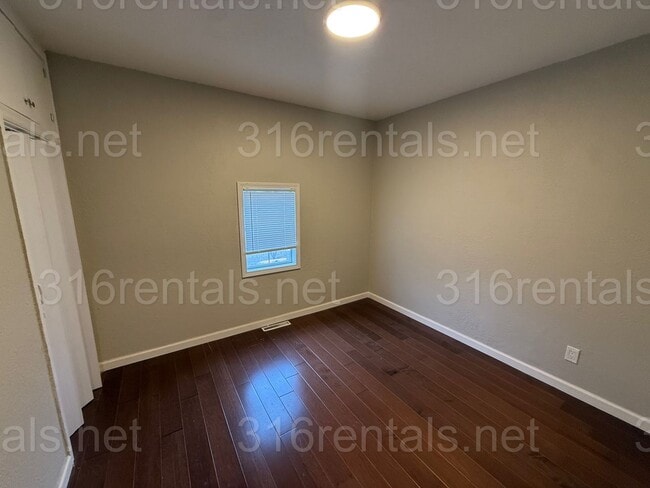 Photo - $1400 - 4 bedroom / 2 bathroom - Single Family Home