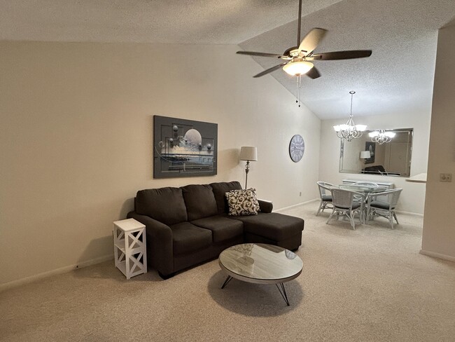 Building Photo - 6531 SE Federal Hwy Unit E202