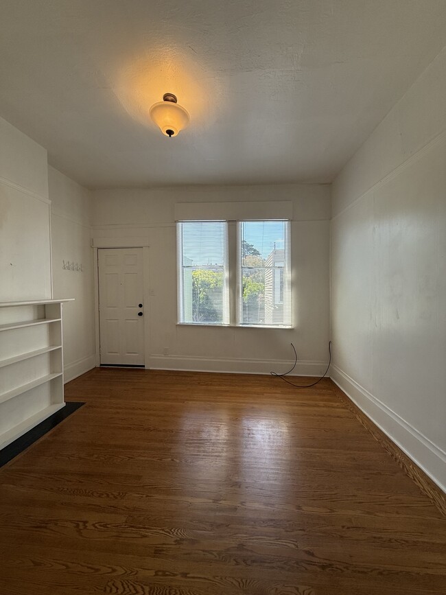 Building Photo - 1724 Waller St Unit C