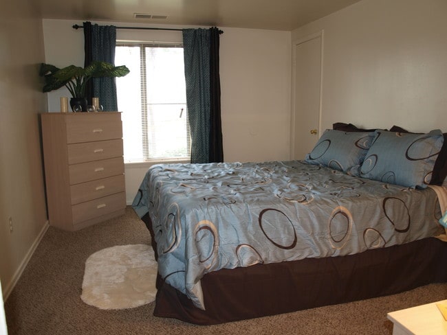 Bedroom - Richfield Place Apartments