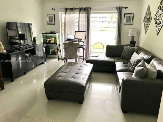 Building Photo - 7328 SW 82nd St Unit B113