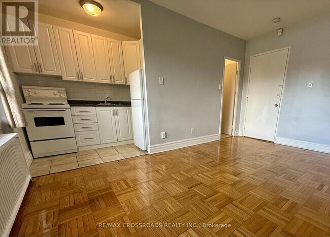 Photo - 2770 Yonge St Unit 302