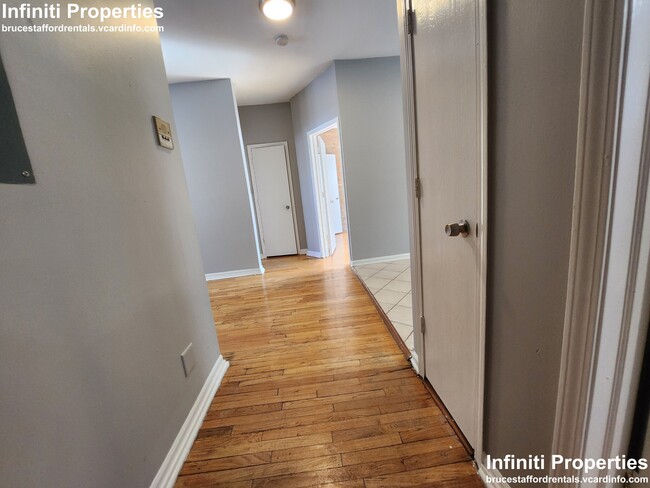 Photo - 1465 E 68th St Unidad 1 Rental