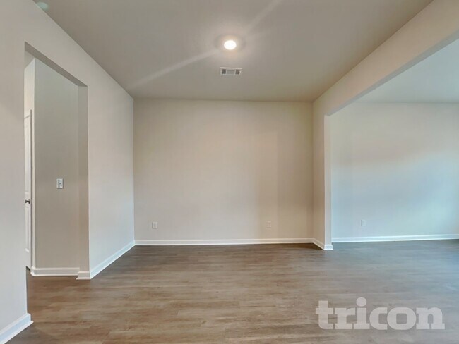 Photo - 1392 Deutz Dr