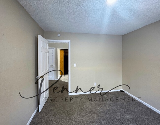 Photo - 401 NE Austin St