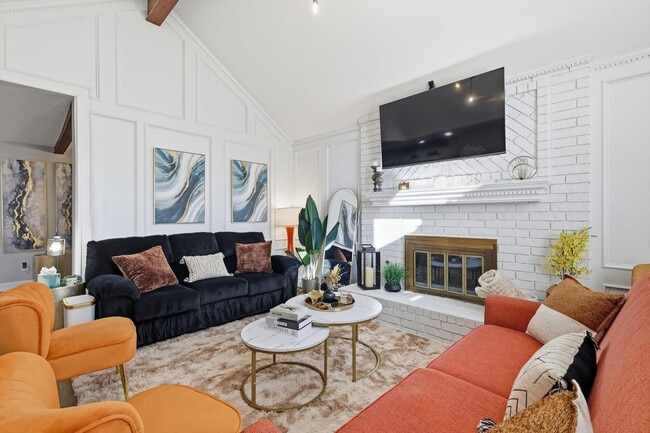 Building Photo - 7581 Kings Ridge Rd Unit ID1324808P