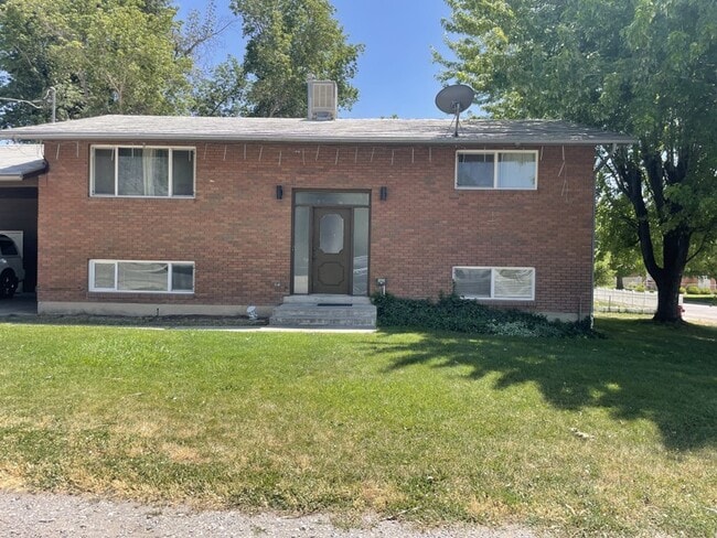 Building Photo - 281 W 200 N St Unit 1
