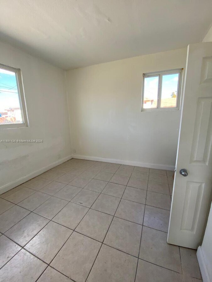 Photo - 612 NW 2nd Ave Unidad 1