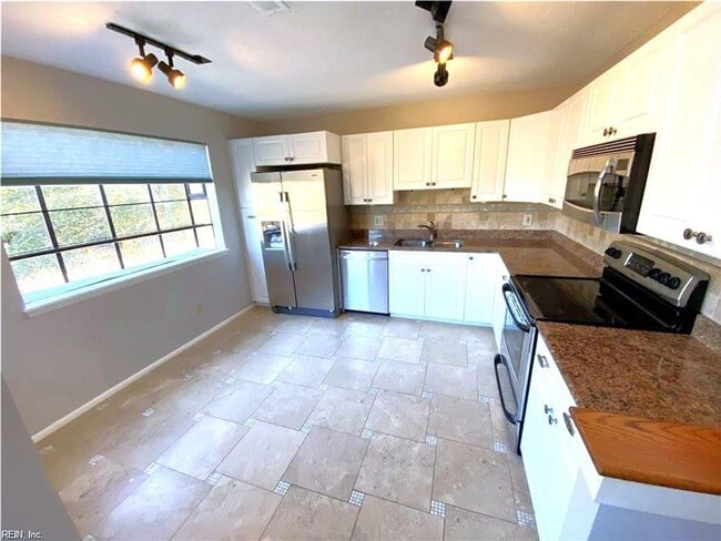 Photo - Beach Style Living