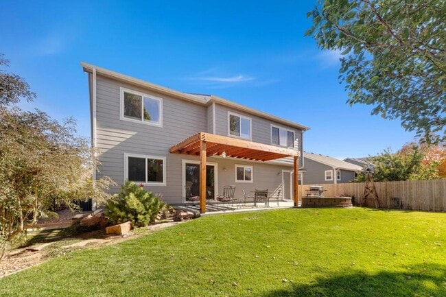 Photo - 326 Moss Rock Way