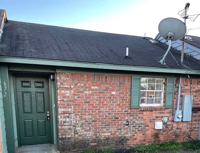 Vista frontal - 672 N Pass Rd