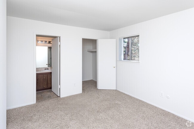 2BR, 1.5BA - 800 SF