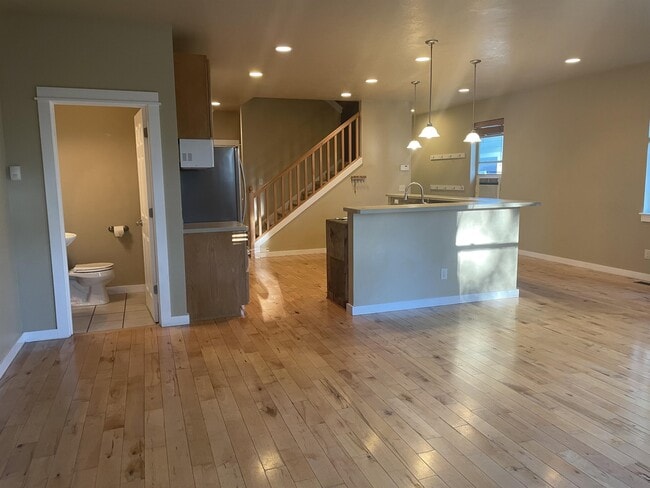 Photo - 640 Sanders Ave