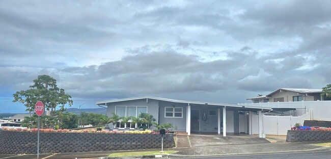 Building Photo - Spacious, large  dream rental home in Pearl City!