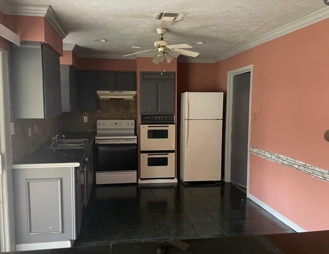 Building Photo - 10751 Corona Ln