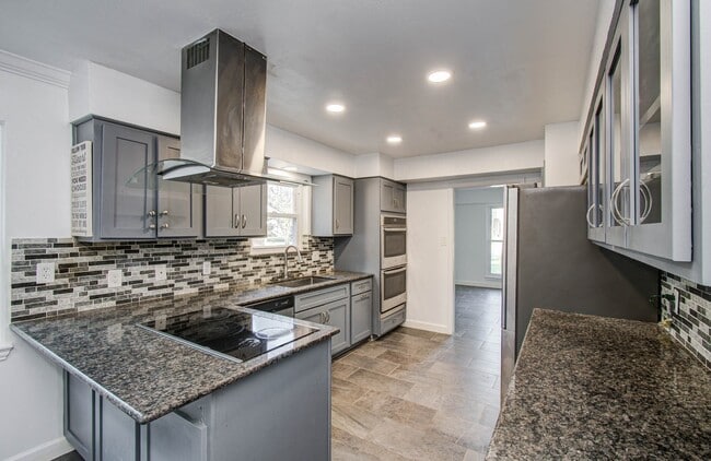 Photo - 674 Ravensworth Dr