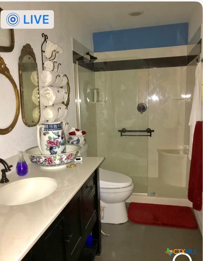 Photo - 117 E Crockett St