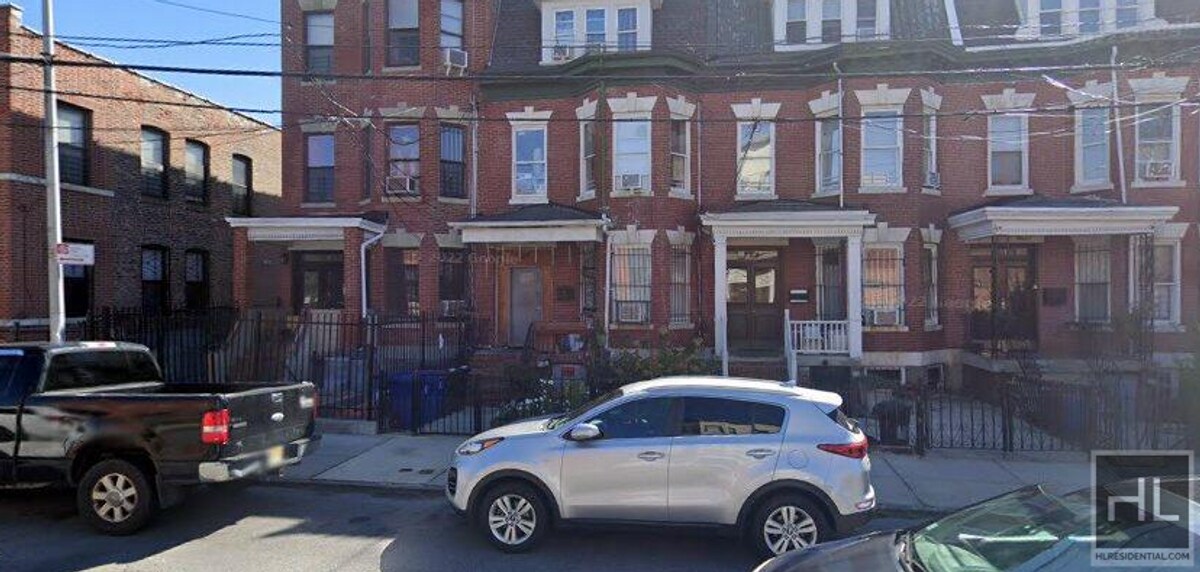 Photo - HEWITT PLACE