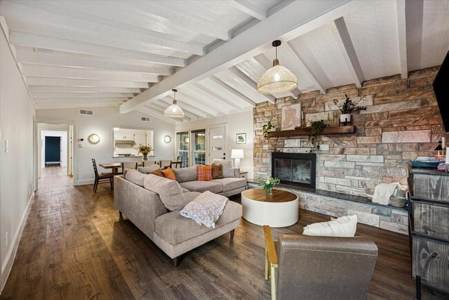 Photo - 6407 Lynn Ln