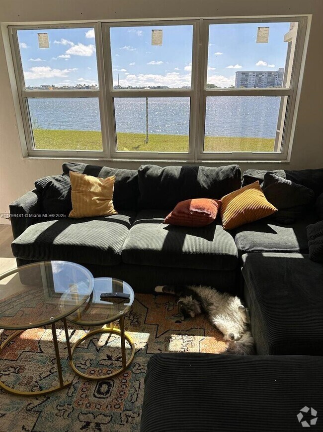 Building Photo - 1530 NE 191st St Unit 108 Rental