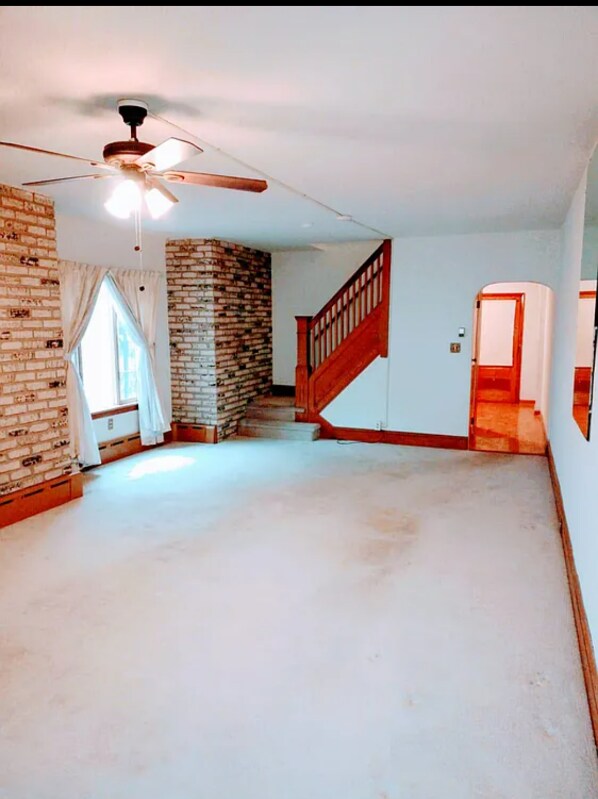 Photo - 121 E Franklin St