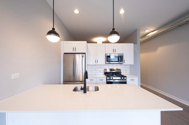 Photo - 1637 W Chicago Ave Unit 201