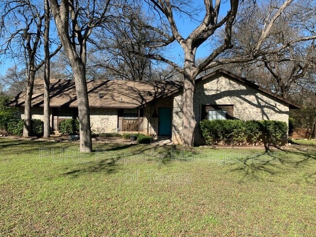 Building Photo - 3000 Lakeside Dr