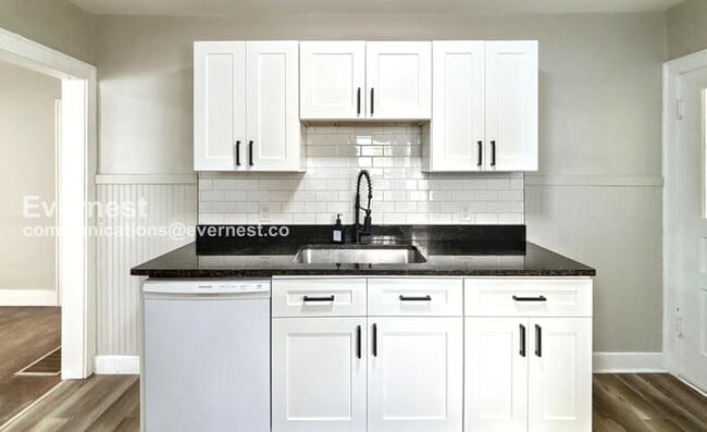 Photo - 464 E Oakland Ave