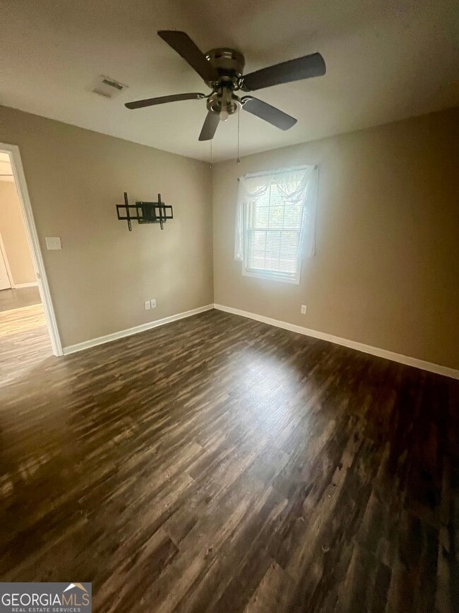 Photo - 1097 Tucker Rd