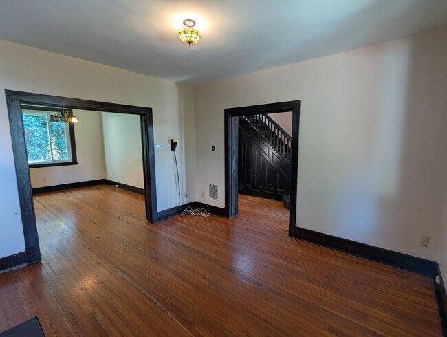 Photo - 344 Connor St