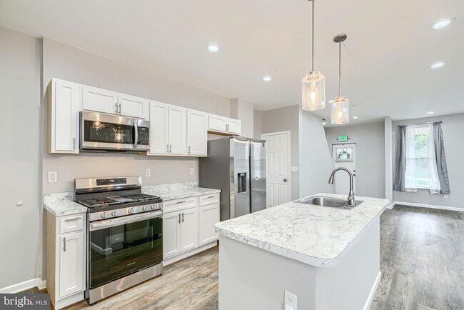 Photo - 1702 E 32nd St