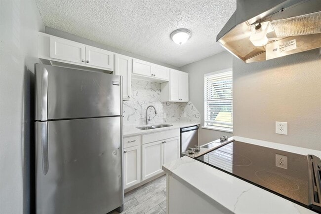 Building Photo - 2501 Gulf Fwy Unit 7A Rental