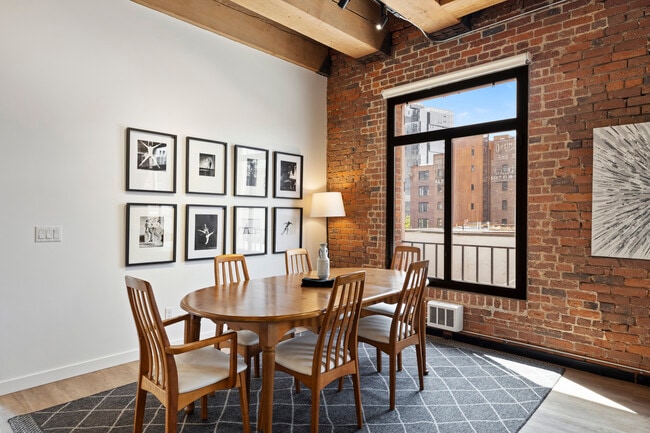 Photo - z-053025-Seattle Quilt Building