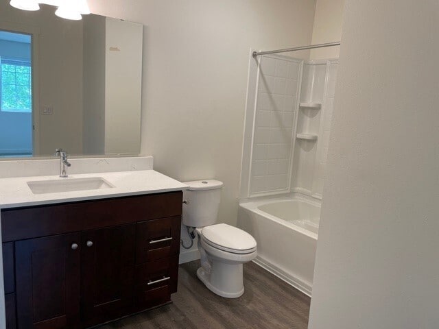 Photo - The Lake Apartments