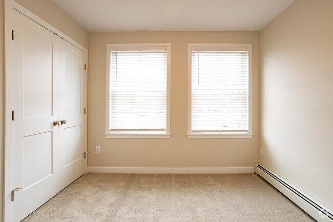 1BR, 1BA, 670sf - Oak Hill