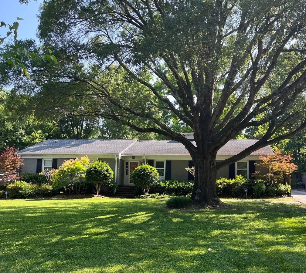 Photo - Charming 4-Bedroom Home with Screened Porc...
